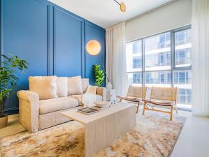 Chic Getaway with Balcony & Burj Khalifa View