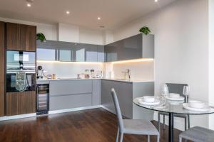 London City Suites - Aldgate East Tube Station