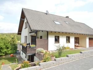 Cozy Holiday Home in Niederehe with Sunbathing Lawn