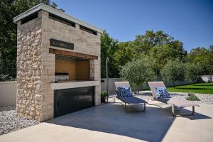 Deluxe Villa Vonskari with Heated Pool and Complete Privacy