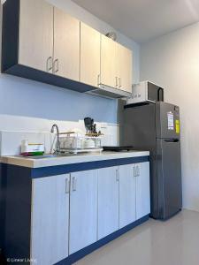 Linear Living - Furnished Studio Near Airport