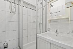Stylish 2BR Sleeps 6 - 5 min to U2 Taborstraße - Augarten and Danube Canal