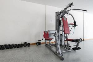 Sky View - Spacious Stay with Pool & Gym