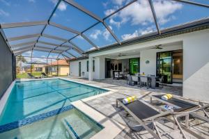 CoralVilla Suntastic - luxurious, new villa with pool & spa, outdoor kitchen