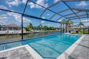 CoralVilla Suntastic - luxurious, new villa with pool & spa, outdoor kitchen