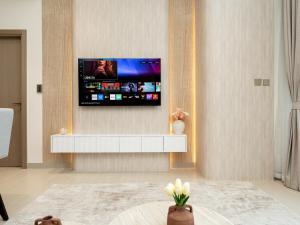 RoyalVista 24 - 1BR with Private Pool at Binghatti Royale - JVC