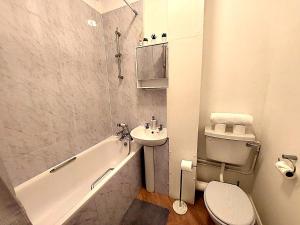 Cosy One Bedroom Bow Apartment