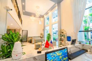 Golden Sun - SECC EXHIBITION