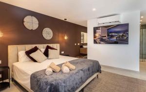 106 Private Luxury Villa, Heated Pool & Sauna