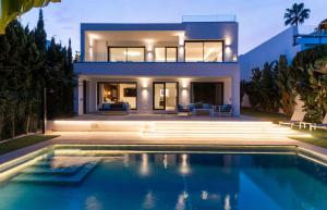 106 Private Luxury Villa, Heated Pool & Sauna