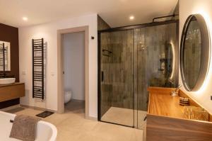 106 Private Luxury Villa, Heated Pool & Sauna