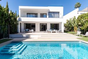 106 Private Luxury Villa, Heated Pool & Sauna