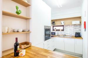 #006 Foxy D by Home Holidays