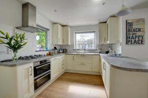 4 Bed in Ilfracombe oc-autumn