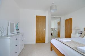 4 Bed in Ilfracombe oc-autumn