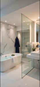 Luxury 2BR Apartment in Sandton Pool Spa and a walk to Sandton city EMBASSY TOWERS