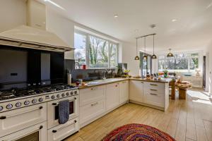 6 Bed in Bude oc-h27348