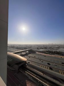 Walk to Metro- Modern 1BR w- Pool & Gym- 2 Baths