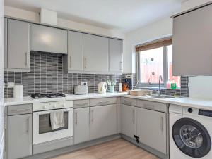 Guest Rooms Near City Centre & Dock Free Parking