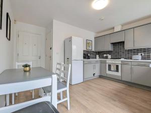 Guest Rooms Near City Centre & Dock Free Parking