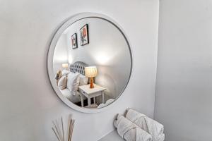 Rose Cottage- 2 Bedrooms with Parking!