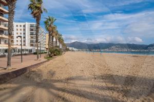 Appartement Bord de Mer Roses Reig 9 by Welhomy