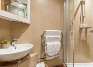 Double Room in Fulham, Central