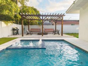 Miami Private Pool Home 15 min to Beach - Aventura