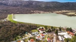 Apartments Nevistic lake view