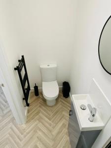 #106a Modern Rugby Studio - Sleep up to 2 - 5 mins to Rugby School - "Perfect for Contractors and Couples - Free street parking"