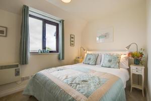 2 Bed in Padstow oc-p00390