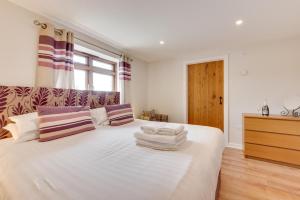 3 Bed in Padstow oc-p00281