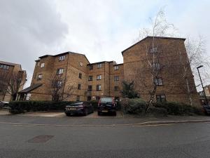 Cosy 1BR Flat in East London, with great transport