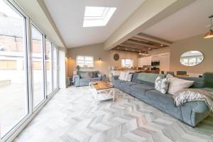 Villa Rose-Spacious Home with beautiful garden