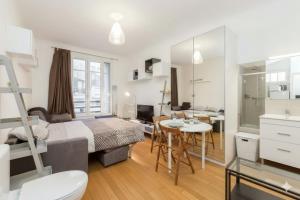 Panoramic Studio with Eiffel Tower View