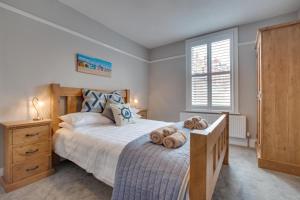 4 Bed in Whitby oc-w444