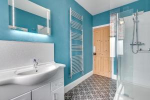 4 Bed in Whitby oc-w444