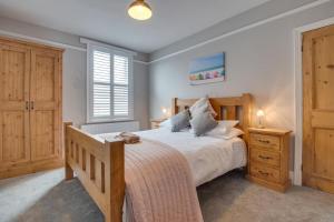 4 Bed in Whitby oc-w444