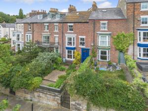 4 Bed in Whitby oc-w414