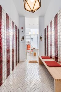 Home2Book Sunny Duplex with Private Terrace