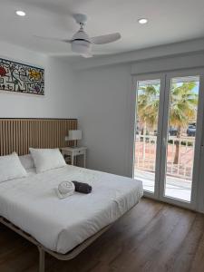 Moments from the sea and scenic coastal walks