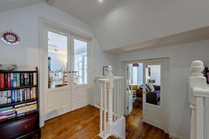 4 Bed in Tenby oc-t27576