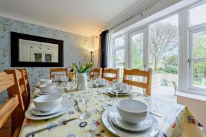 4 Bed in Tenby oc-t27576