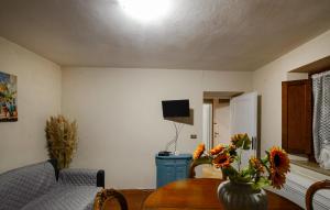 2 Bedroom Lovely Home In Valpromaro