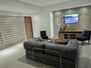 Bright, Modern & Spacious 1 Bedroom Apartment