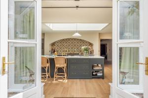 7 Bed in Kimberley oc-p28132