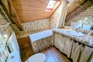 Large family home near lake and resorts