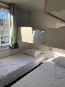 Bungalow spacieux avec piscine partagée à Châteauneuf-de-Galaure