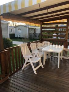 Bungalow spacieux avec piscine partagée à Châteauneuf-de-Galaure