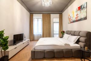 Royal Classic Art apartment on Sichovych Striltsiv 17